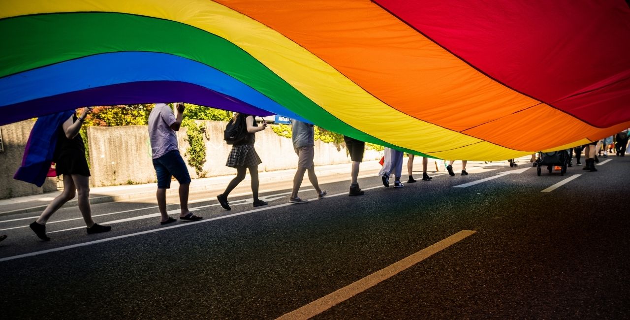 Crowdfunding für die größte Regenbogenfahne Deutschlands