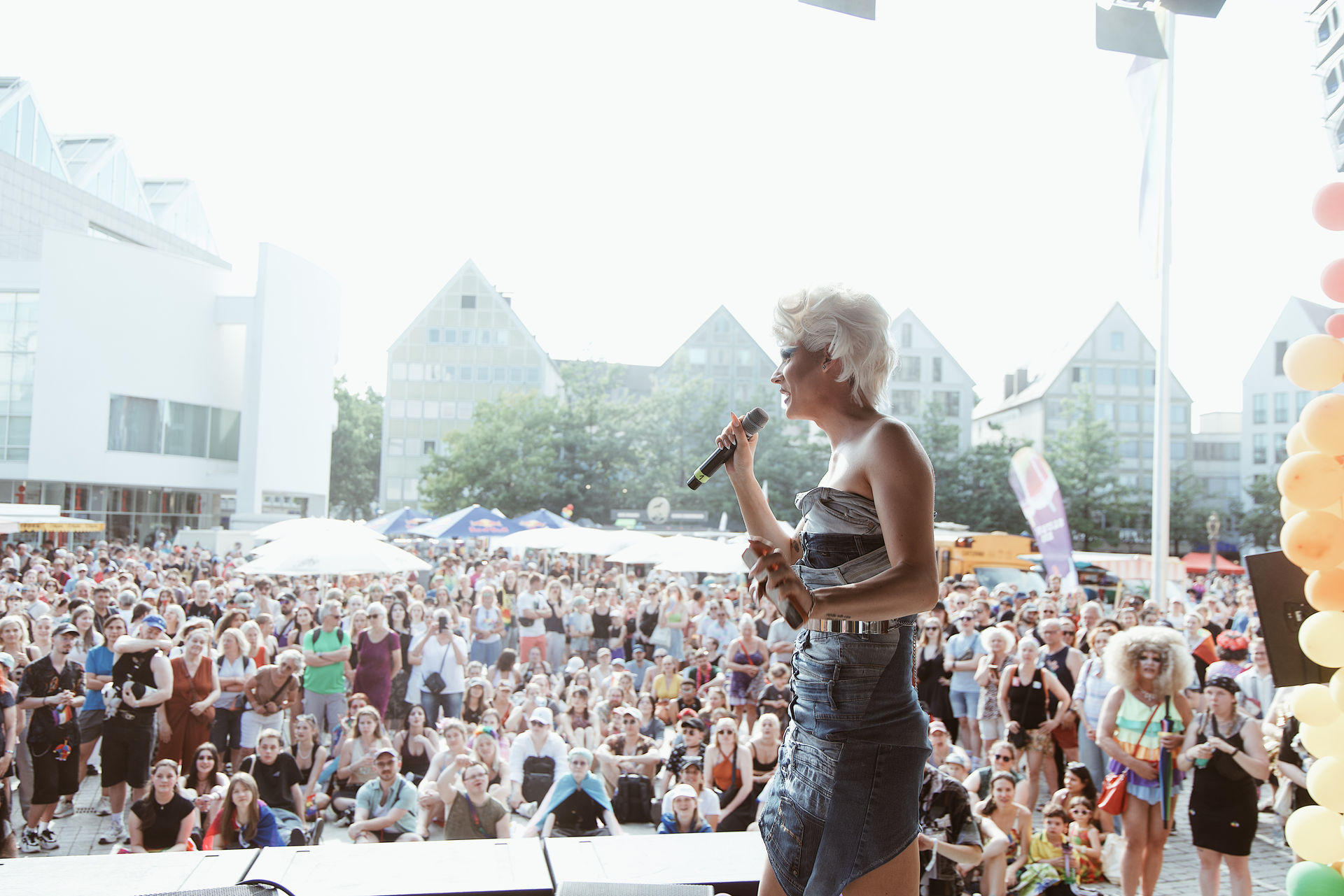 „Von Ufer zu Ufer: Wir halten zusammen!“ – fast 11.000 Menschen beim Jubiläum des CSD Ulm.Neu-Ulm